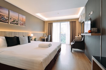 tori crown hotel