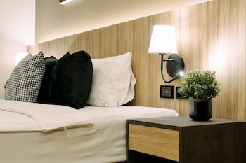 tori crown hotel