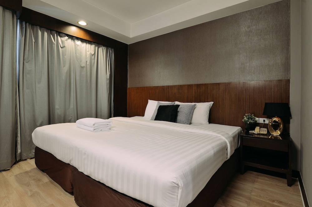 tori crown hotel