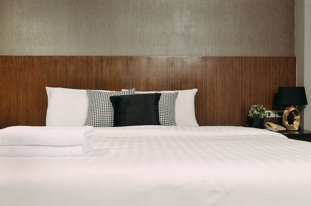 tori crown hotel