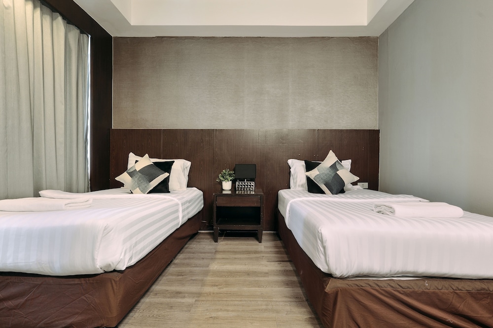 tori crown hotel