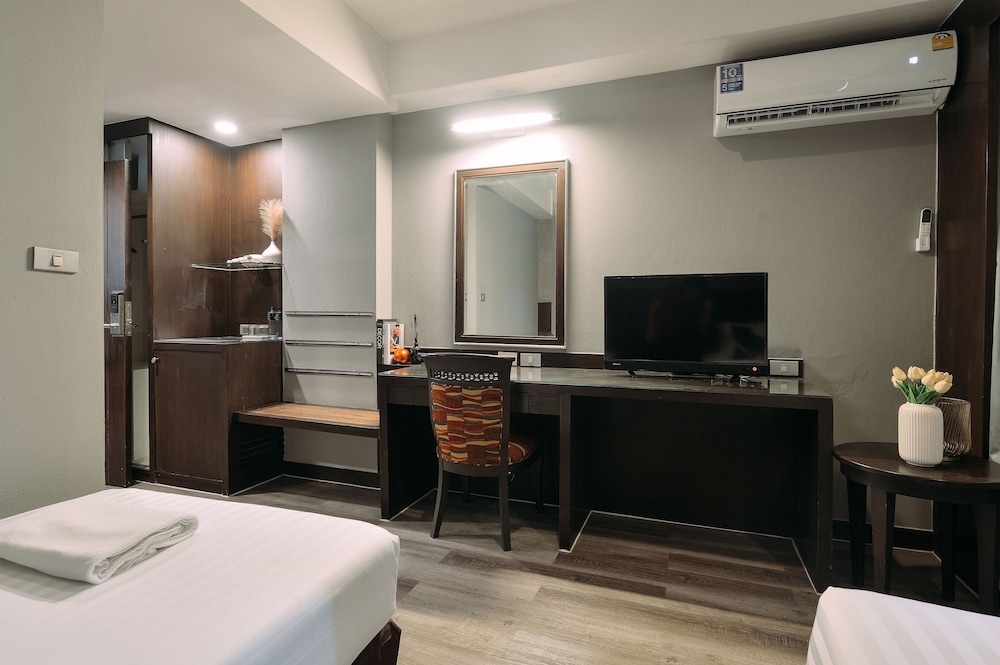 tori crown hotel