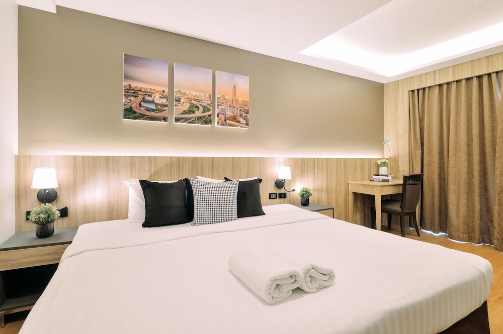 tori crown hotel