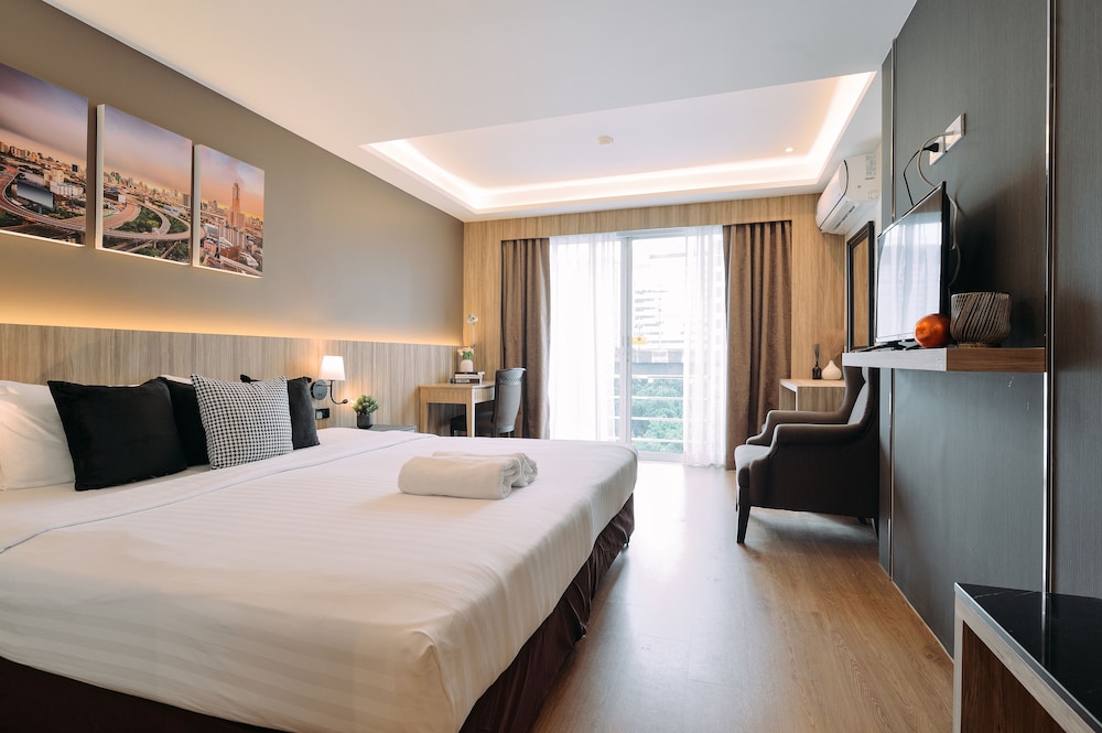tori crown hotel