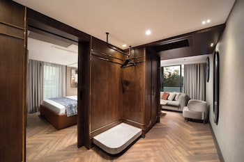 bentley hotel old city