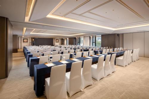 yuexiu hotel guangzhou curio collection by hilton