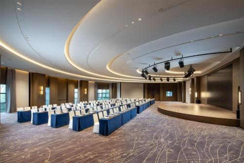 yuexiu hotel guangzhou curio collection by hilton