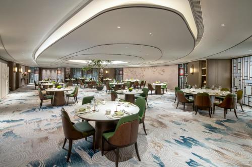 yuexiu hotel guangzhou curio collection by hilton