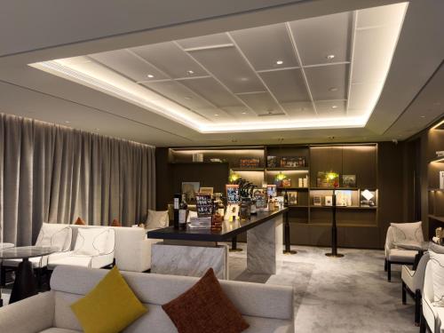 yuexiu hotel guangzhou curio collection by hilton