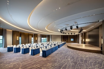 yuexiu hotel guangzhou curio collection by hilton