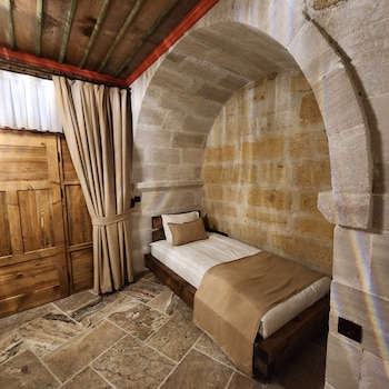 noahs ark cave hotel