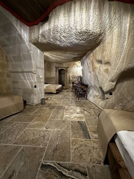 noahs ark cave hotel