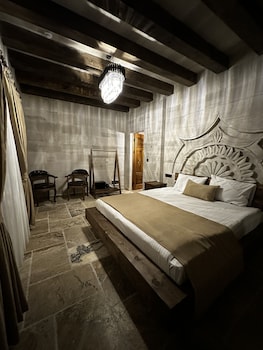 noahs ark cave hotel