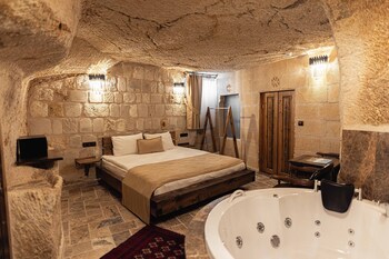 noahs ark cave hotel