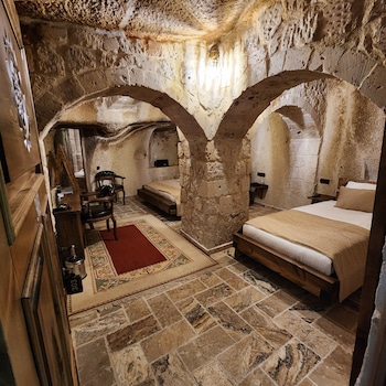 noahs ark cave hotel