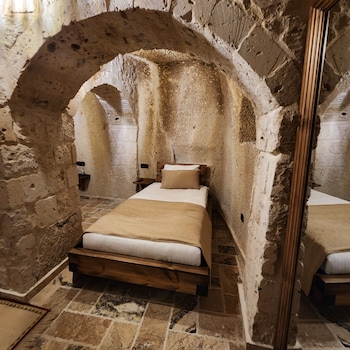 noahs ark cave hotel