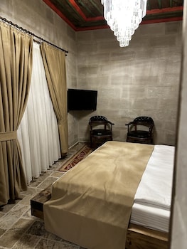 noahs ark cave hotel