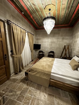 noahs ark cave hotel