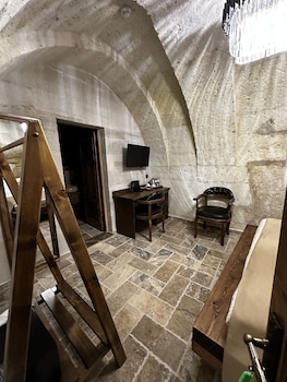 noahs ark cave hotel