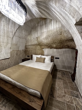 noahs ark cave hotel