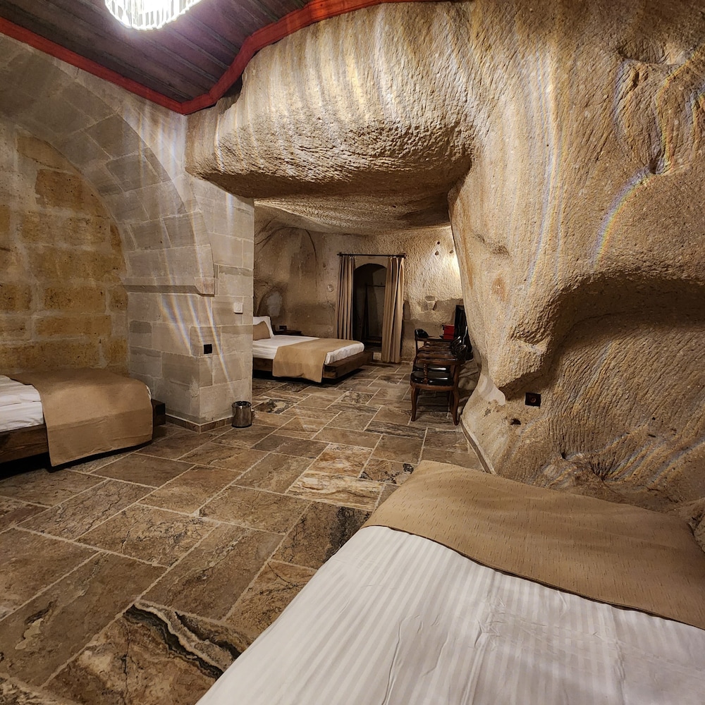 noahs ark cave hotel