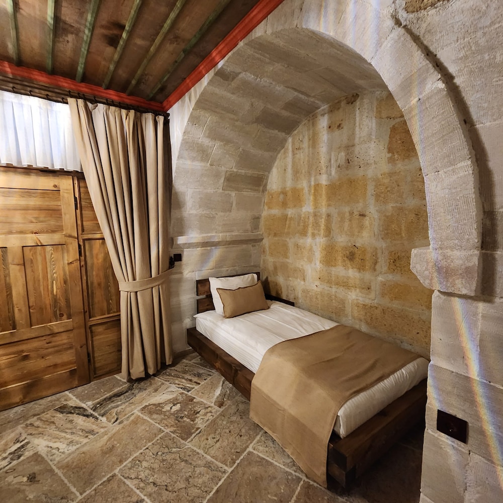 noahs ark cave hotel