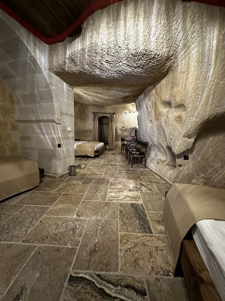 noahs ark cave hotel