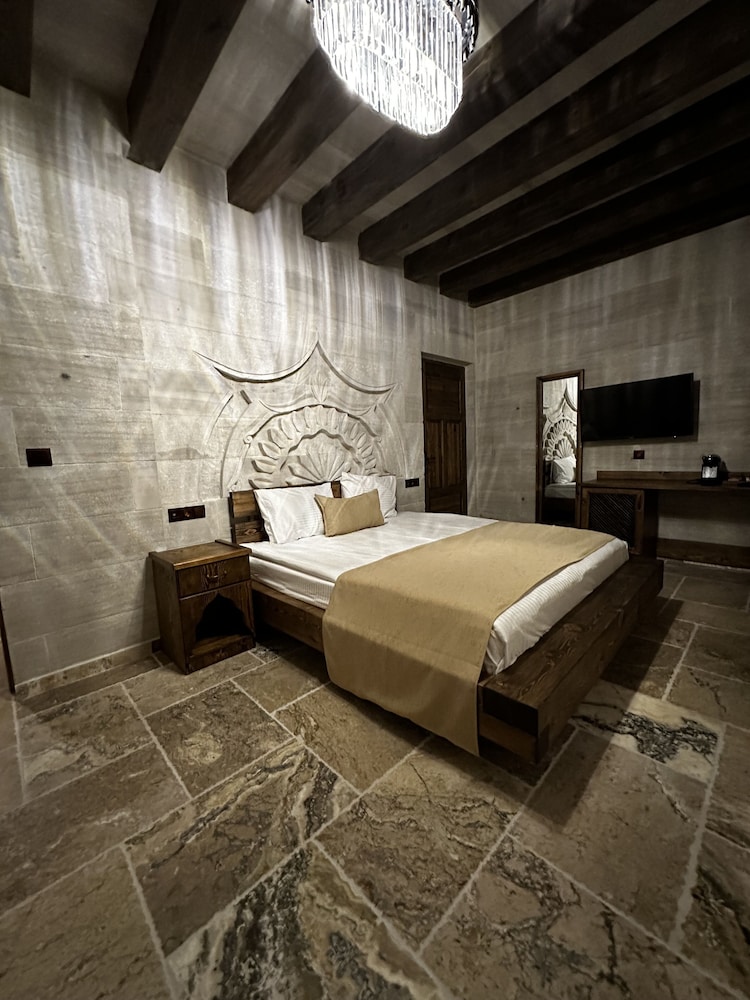 noahs ark cave hotel