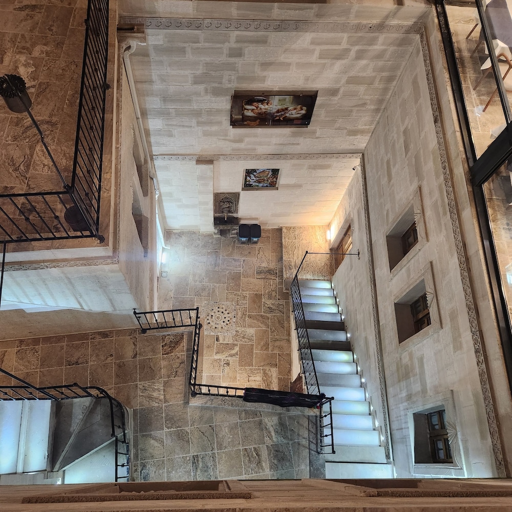 noahs ark cave hotel