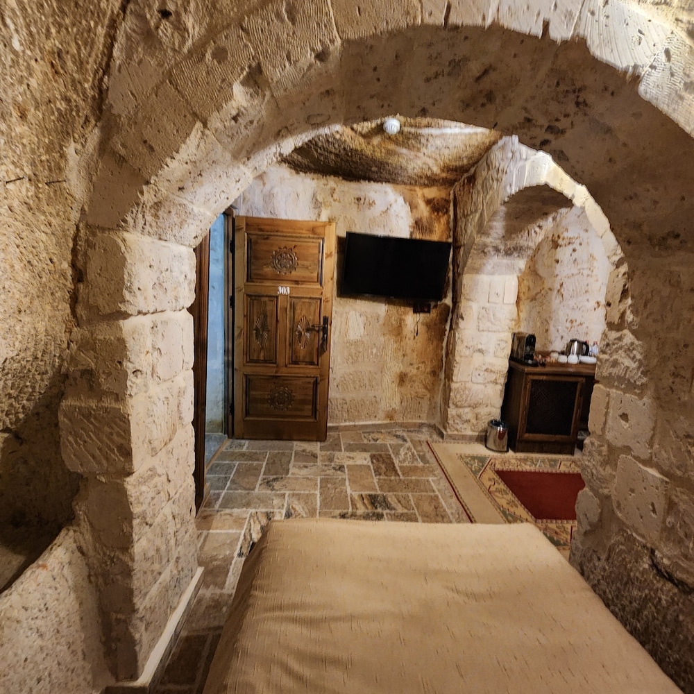 noahs ark cave hotel