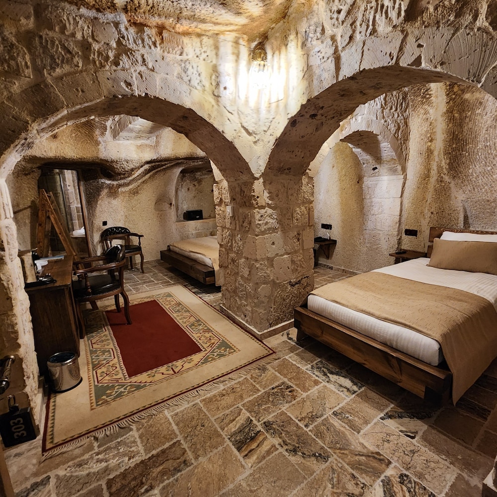 noahs ark cave hotel