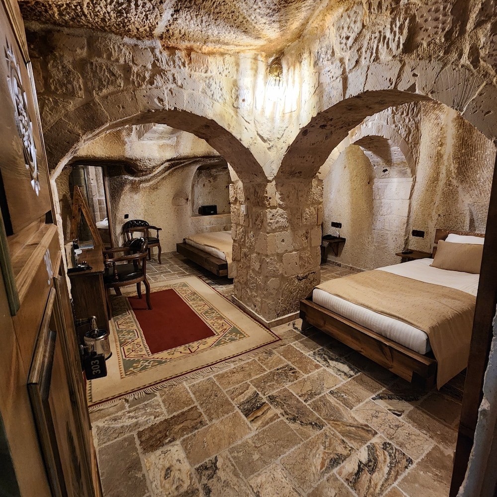 noahs ark cave hotel