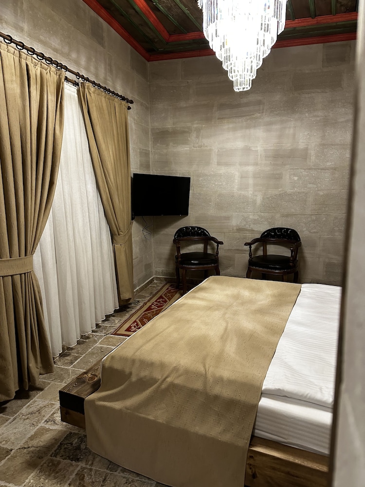 noahs ark cave hotel