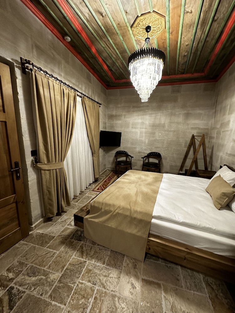 noahs ark cave hotel