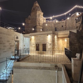 noahs ark cave hotel