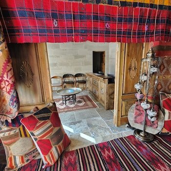 noahs ark cave hotel