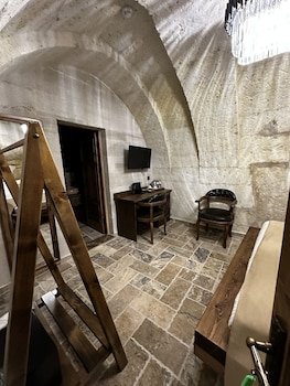 noahs ark cave hotel