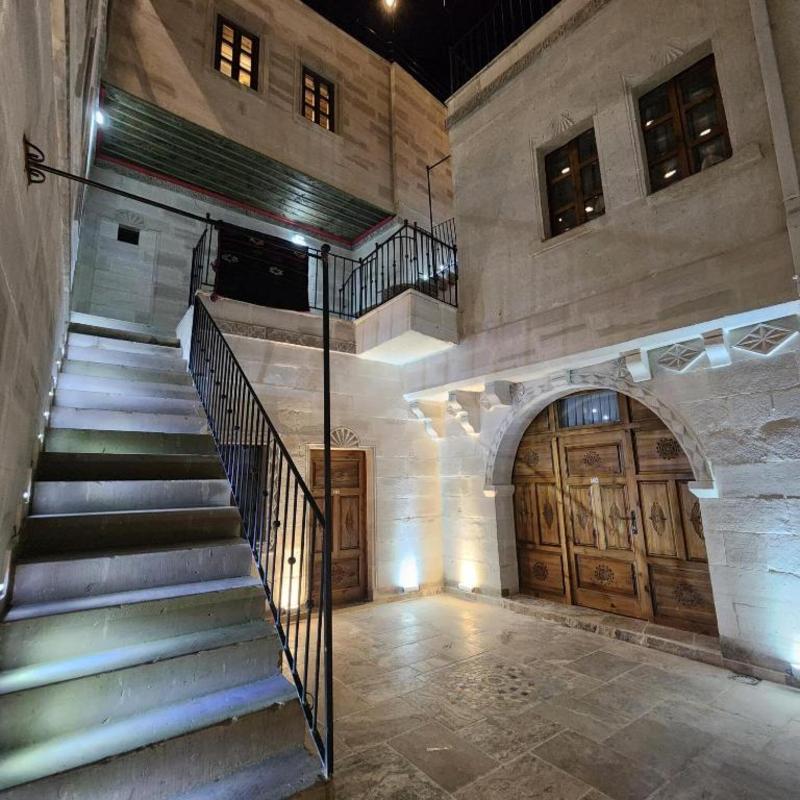 noahs ark cave hotel