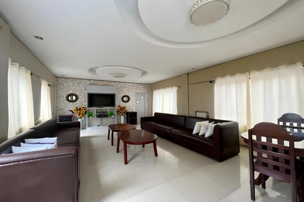 dinahs pension house