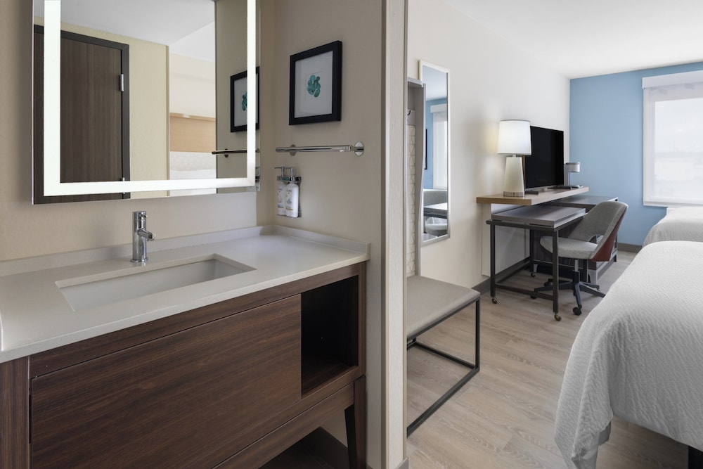 holiday inn and suites richmond west end
