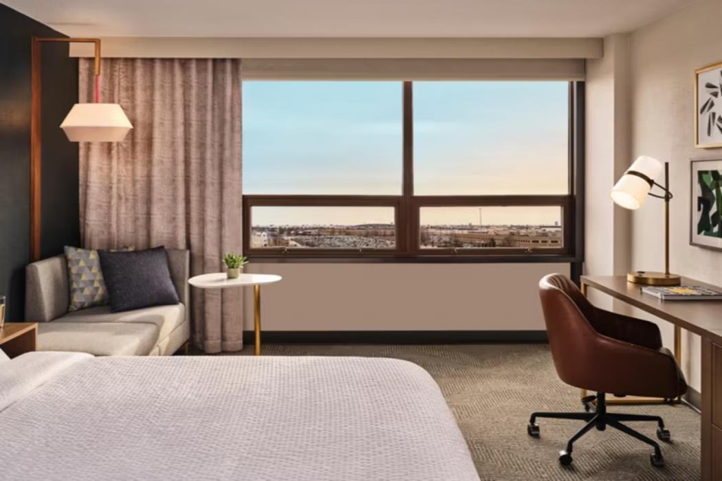 holiday inn and suites richmond west end