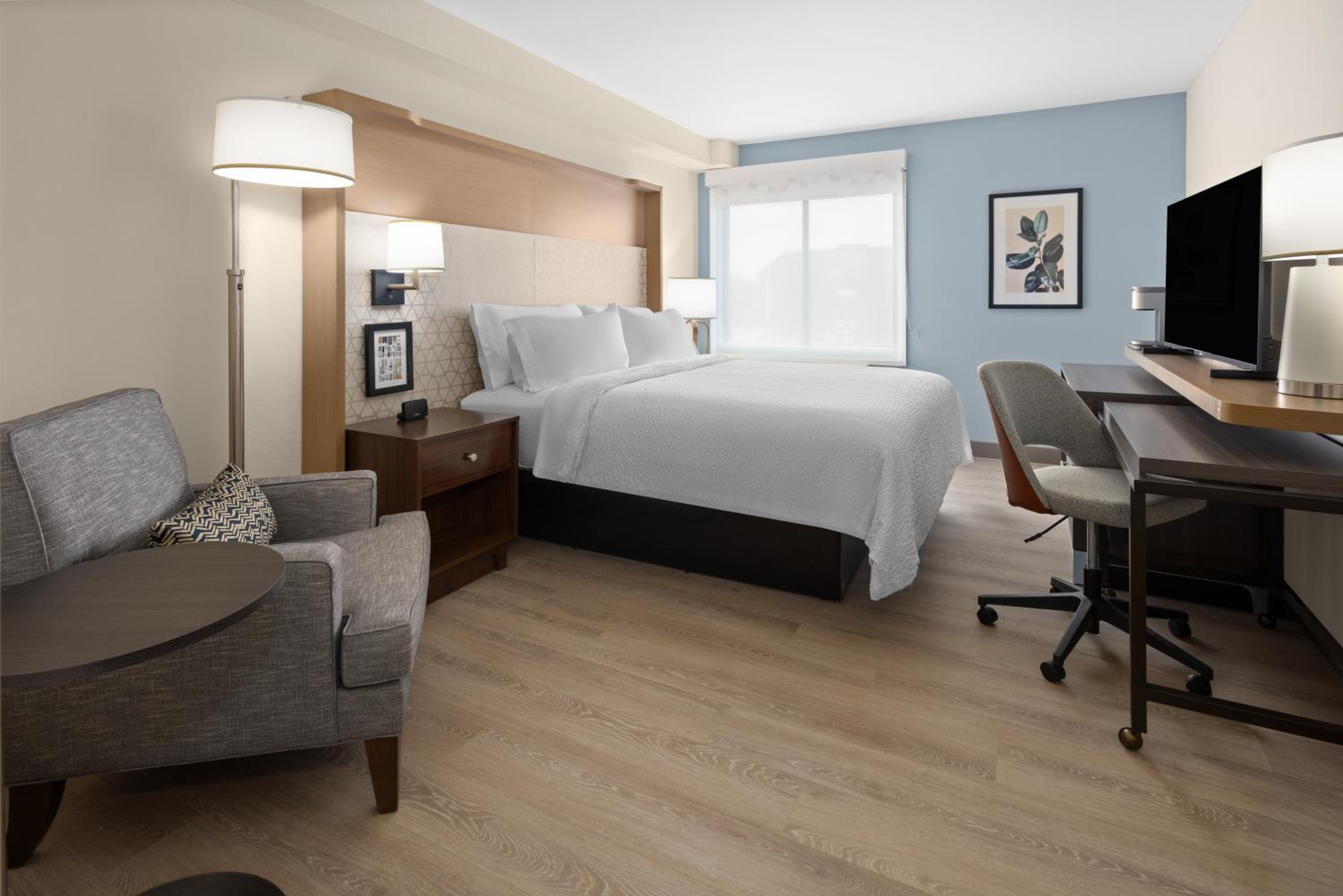 holiday inn and suites richmond west end