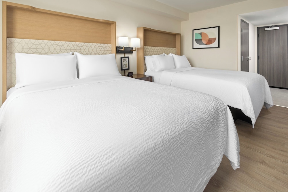 holiday inn and suites richmond west end