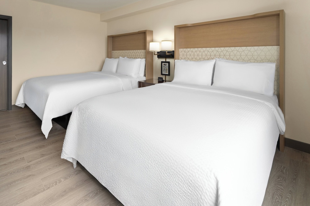 holiday inn and suites richmond west end