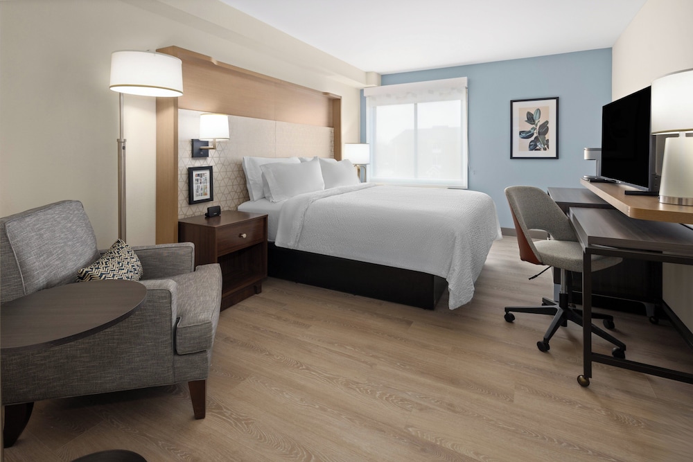 holiday inn and suites richmond west end