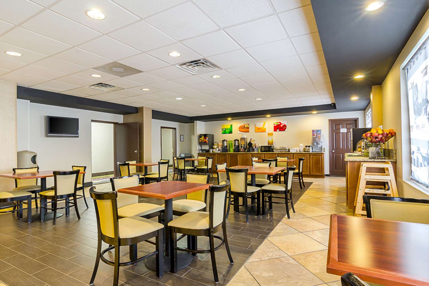 holiday inn and suites richmond west end