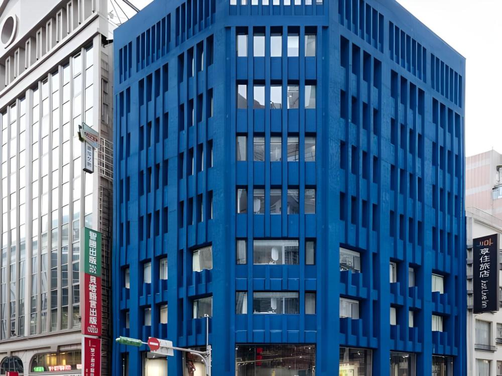 the blue by just inn