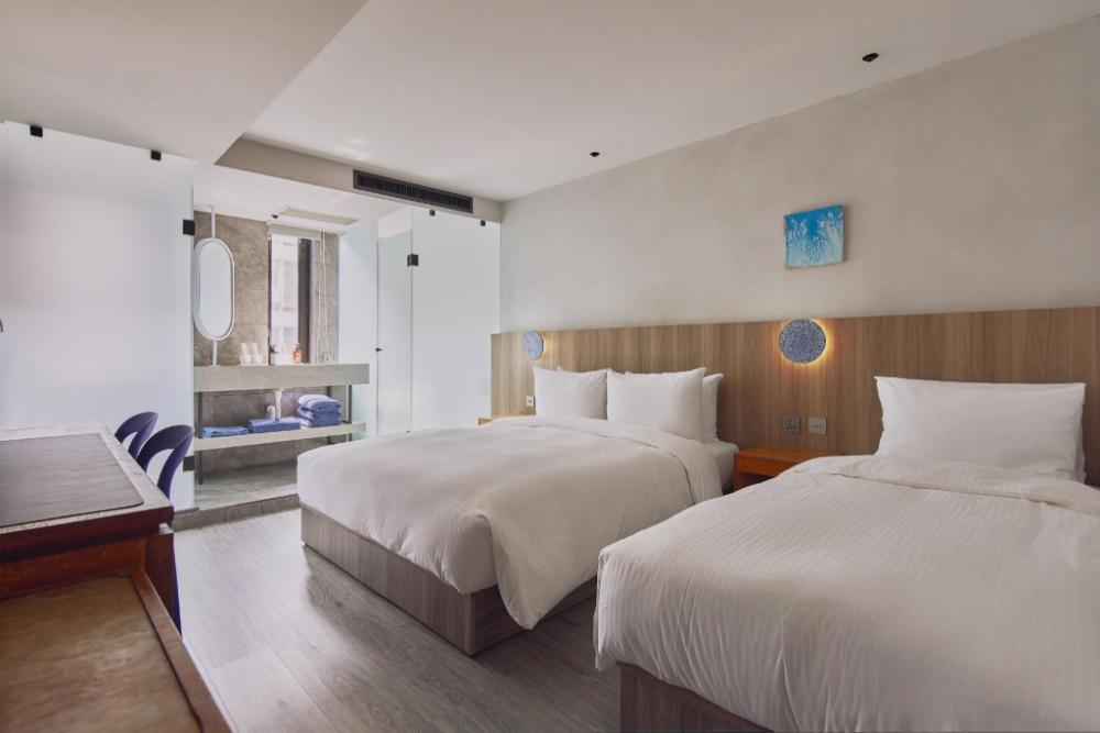 the blue by just inn