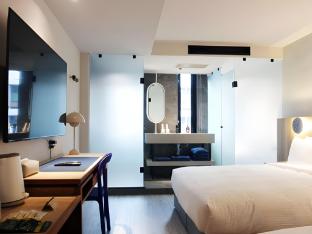 the blue by just inn