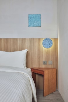 the blue by just inn